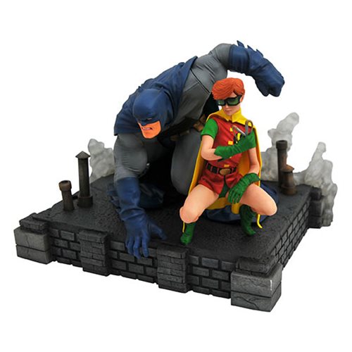 DC Comics Gallery The Dark Knight Returns Batman and Robin Deluxe Statue